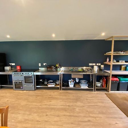Unique Sheperds Hut Private Hot Tub, Ensuite & Kitchenette Clodock المظهر الخارجي الصورة