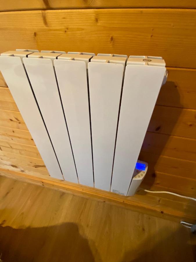 Unique Sheperds Hut Private Hot Tub, Ensuite & Kitchenette Clodock المظهر الخارجي الصورة