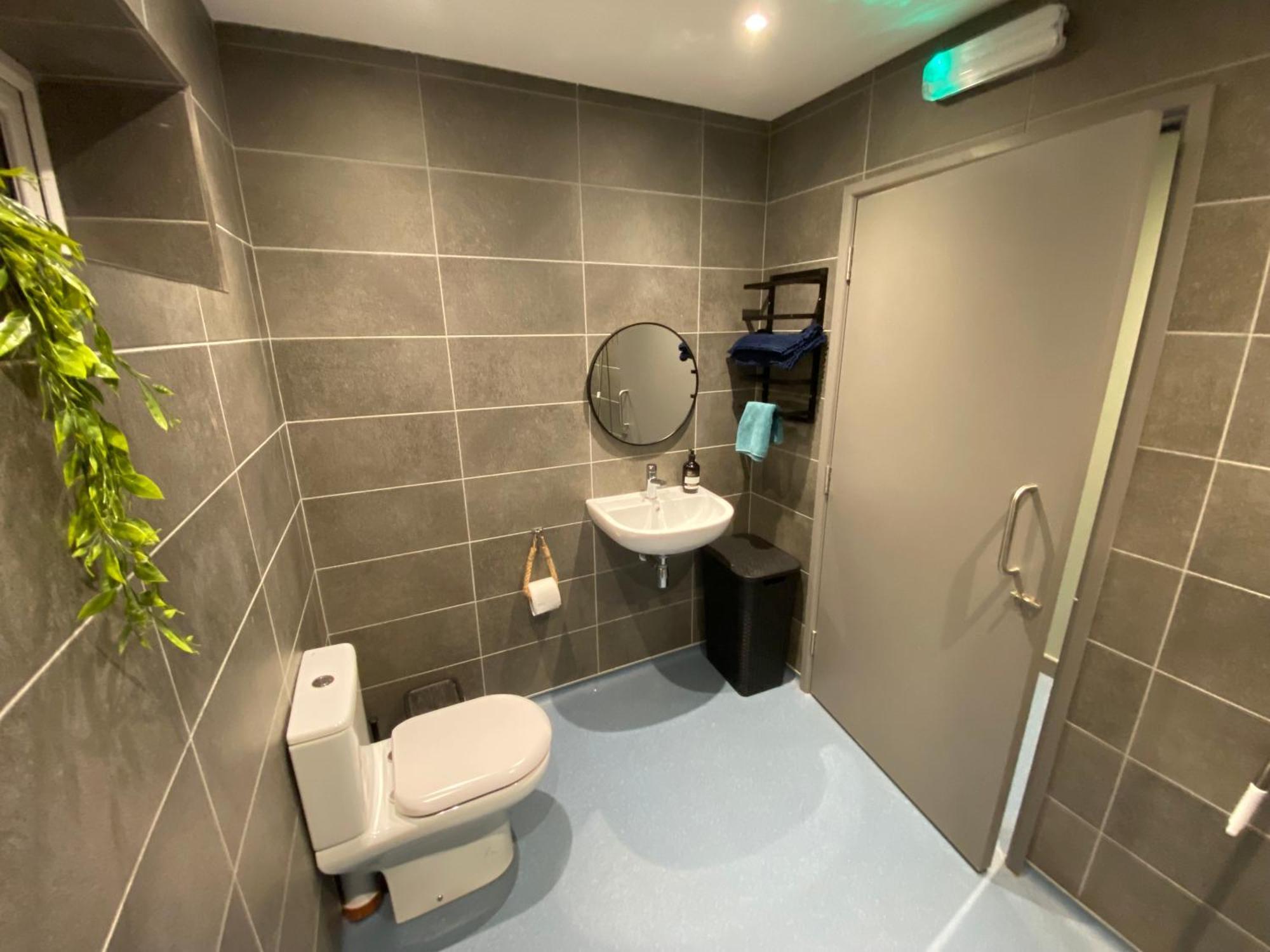 Unique Sheperds Hut Private Hot Tub, Ensuite & Kitchenette Clodock المظهر الخارجي الصورة