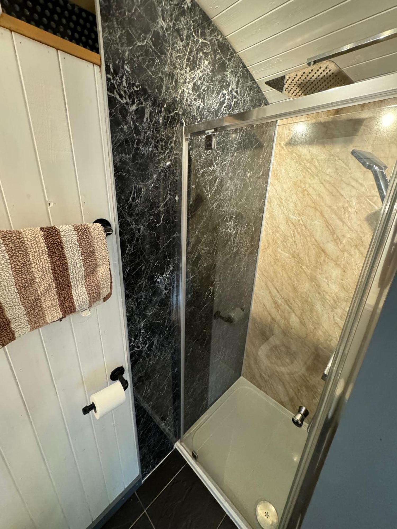 Unique Sheperds Hut Private Hot Tub, Ensuite & Kitchenette Clodock المظهر الخارجي الصورة